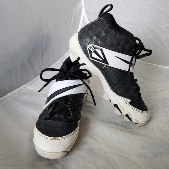 Nike Trout Fastflex Black White Football Cleats 3.5 Youth Athletic Sport Shoes